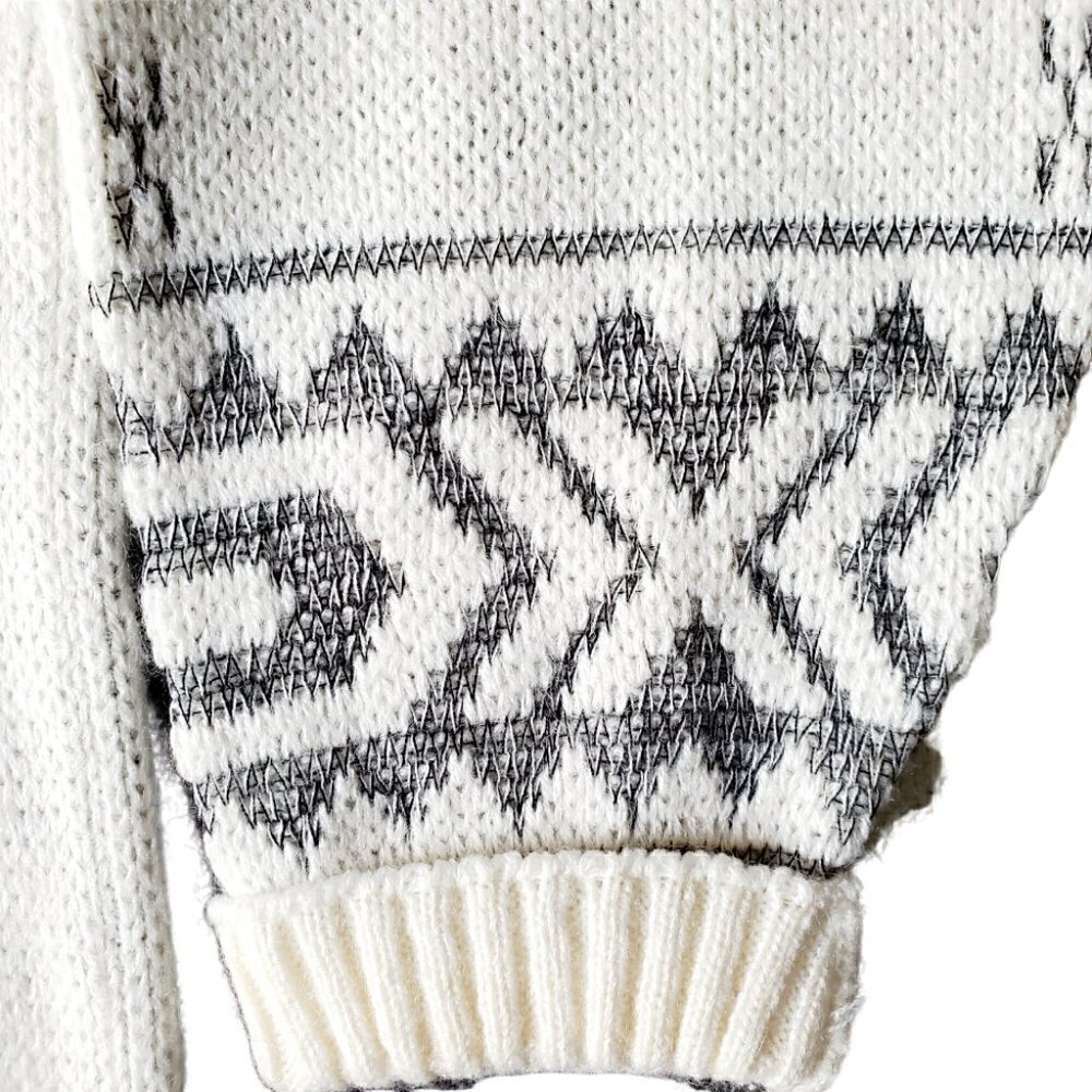 Aviator Abstract Fit Cream-Grey Wool Blend Knit TurtleNeck Sweater. Size Small - Picture 6 of 9